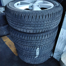 Carica l'immagine nel visualizzatore di Gallery, (4) Gomme e cerchi vendibili anche separatamente, Nissan 215/60/17 fori 5