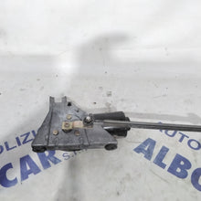 Carica l'immagine nel visualizzatore di Gallery, Motorino Tergicristallo Anteriore peugeot 105 anno 1996 (2p)