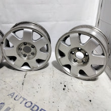 Carica l'immagine nel visualizzatore di Gallery, 4 cerchi in lega 5 fori kia 15 pollici
