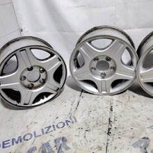 Carica l'immagine nel visualizzatore di Gallery, 4 cerchi in lega 5 fori TOYOTA corolla verso 16 pollici anno