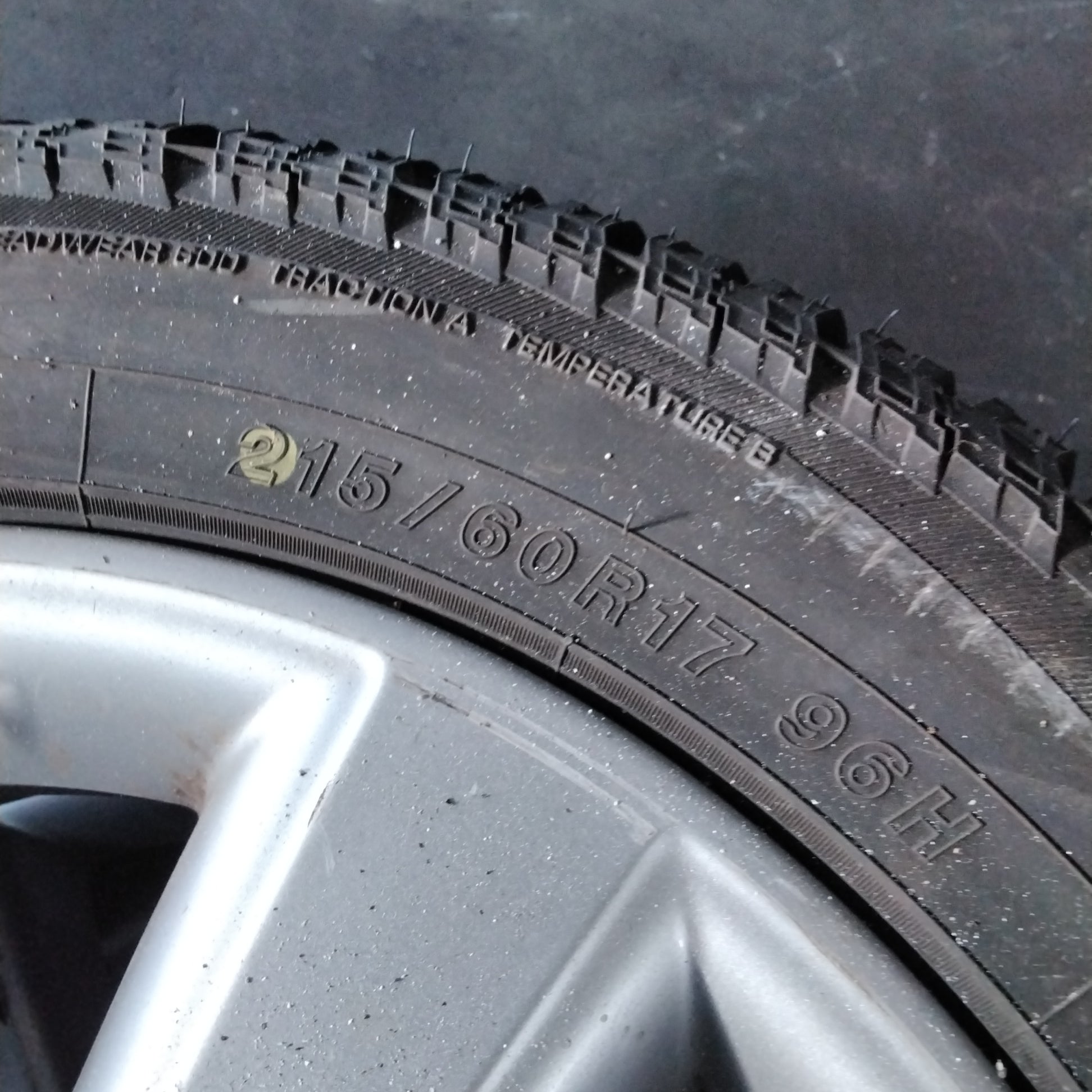 (4) Gomme e cerchi vendibili anche separatamente, Nissan 215/60/17 fori 5