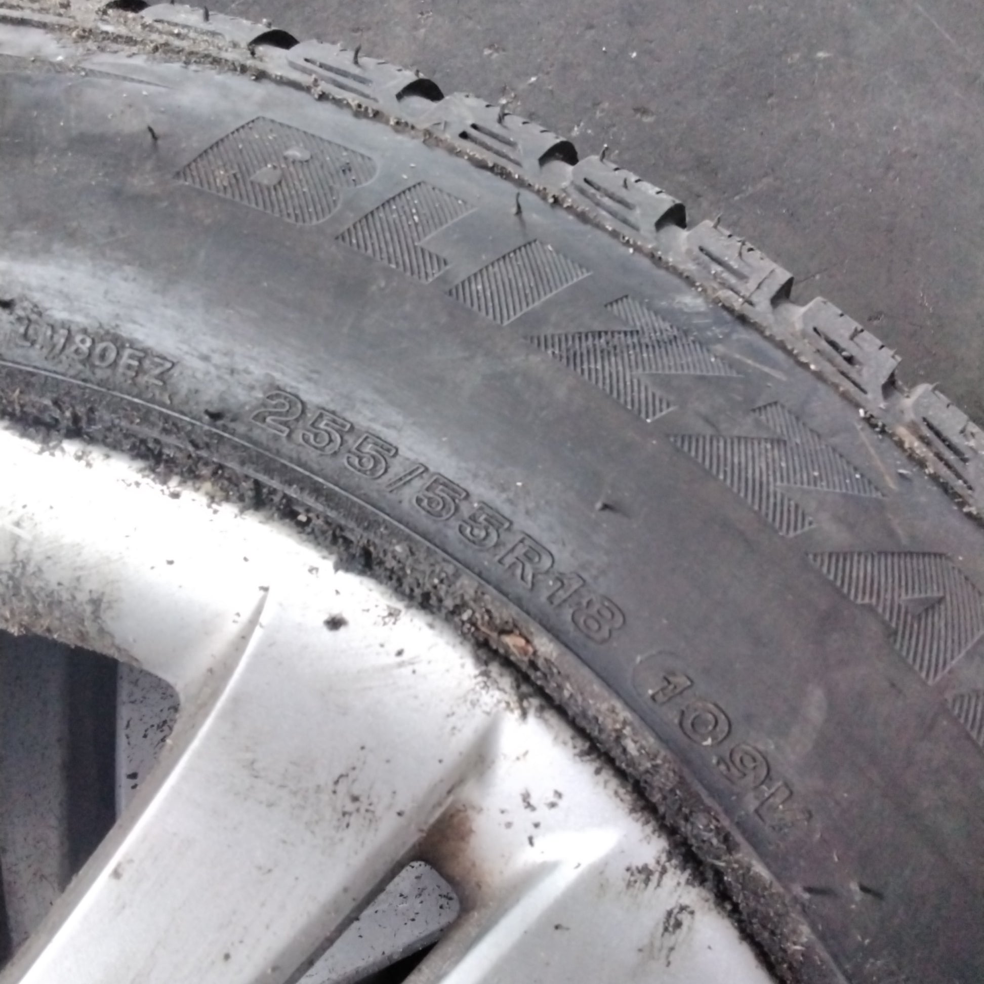 (4) gomme e cerchi vendibili anche separatamente Mercedes 255/55/18 fori 5