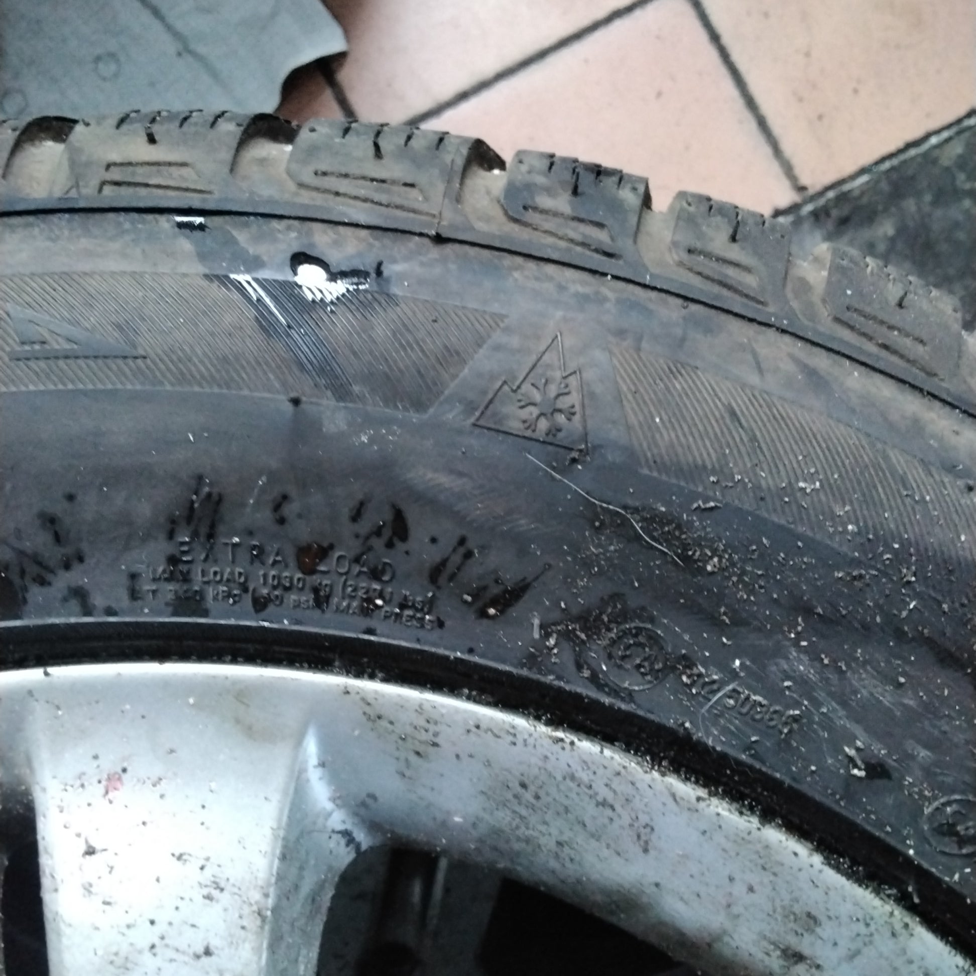 (4) gomme e cerchi vendibili anche separatamente Mercedes 255/55/18 fori 5