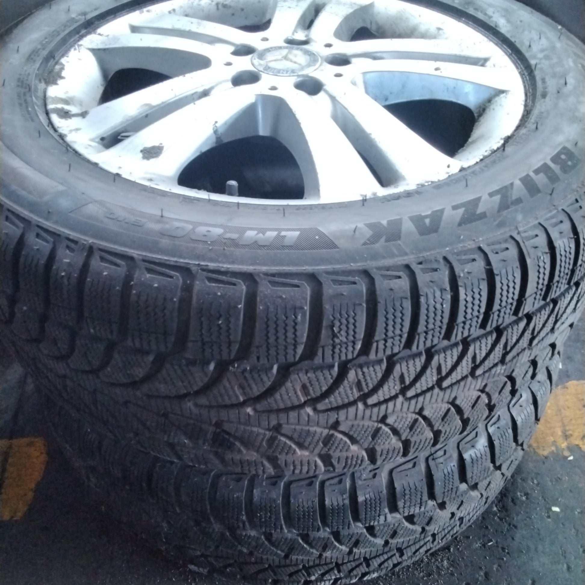 (4) gomme e cerchi vendibili anche separatamente Mercedes 255/55/18 fori 5