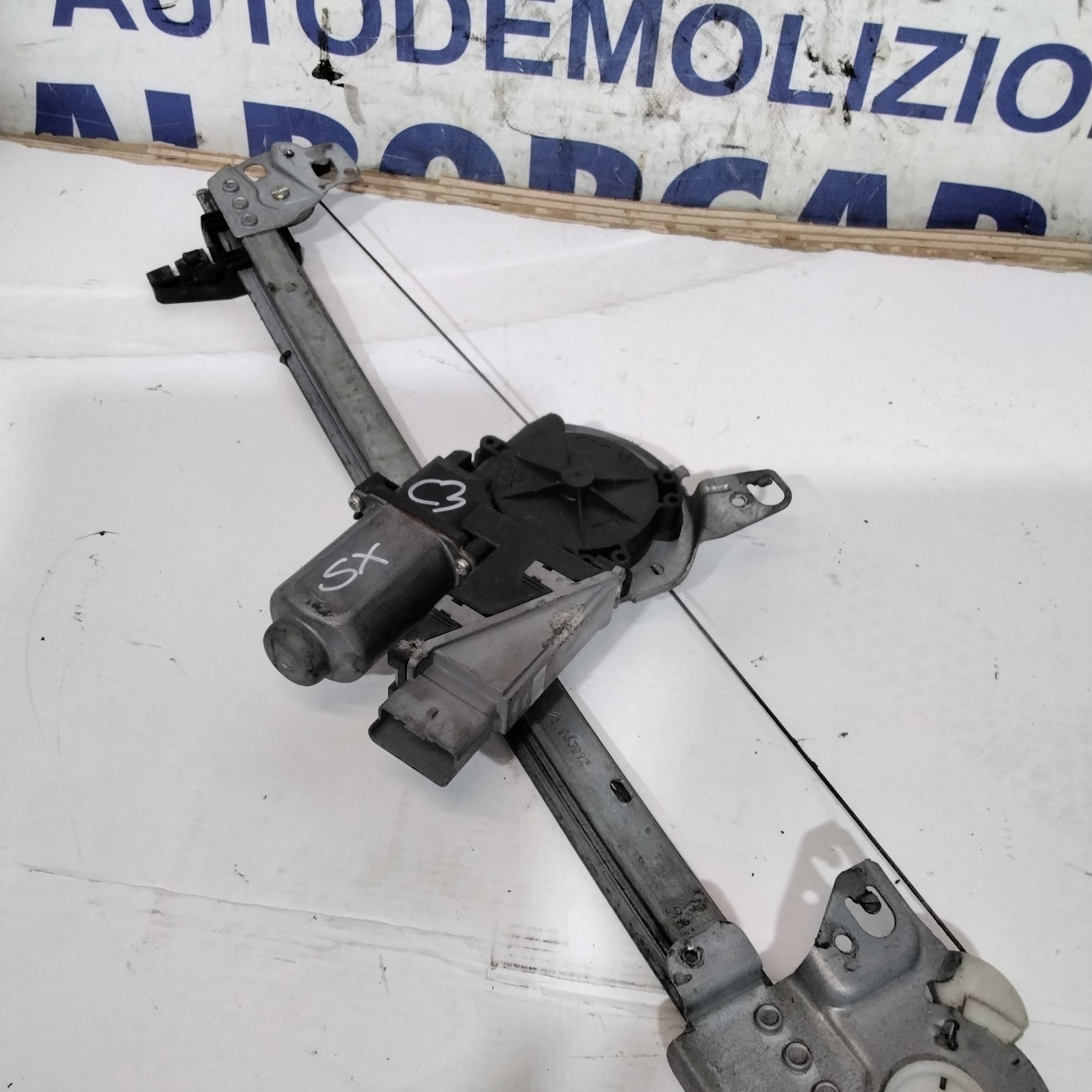Alzavetro anteriore sinistro citroen C3 2004 cod: 400619F