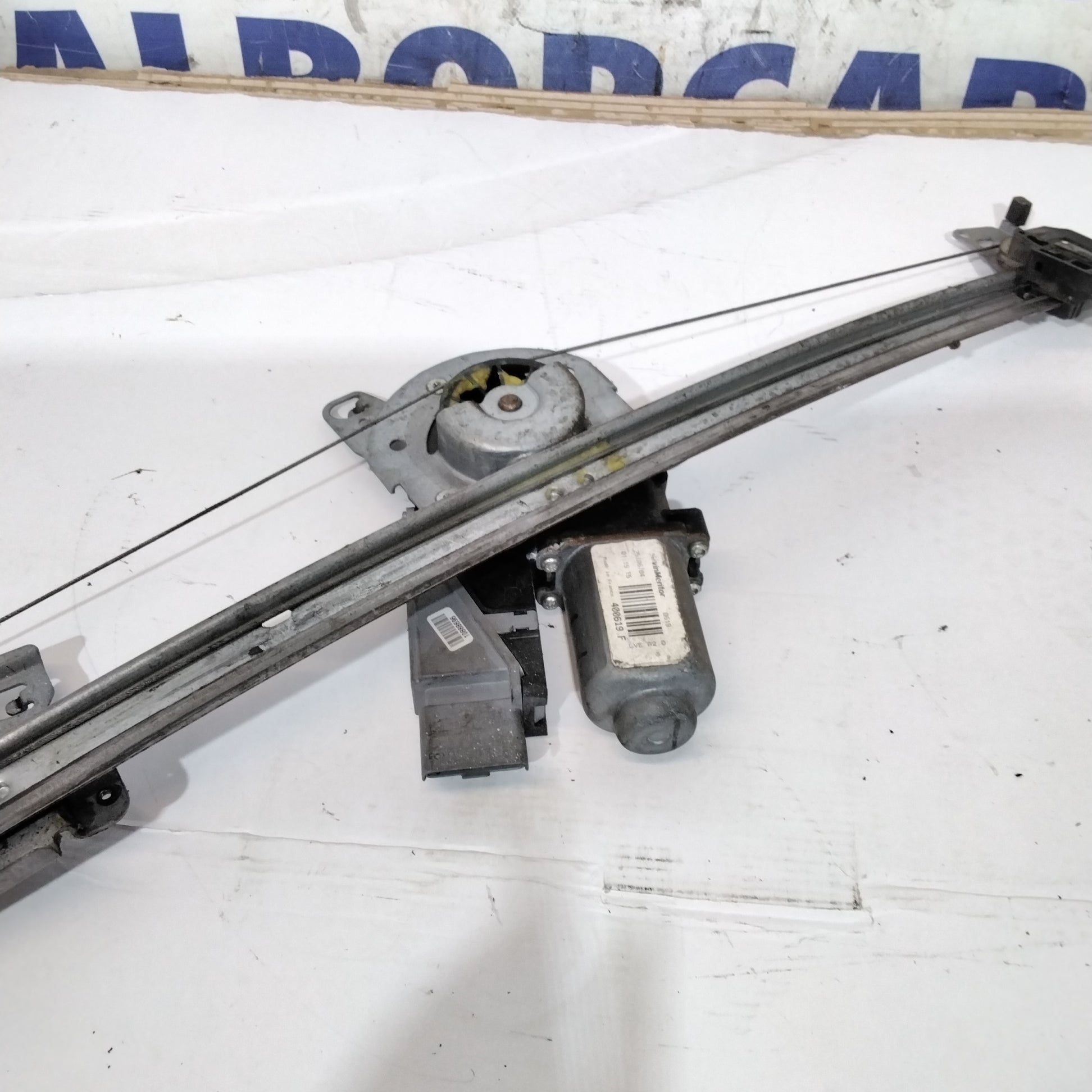 Alzavetro anteriore sinistro citroen C3 2004 cod: 400619F