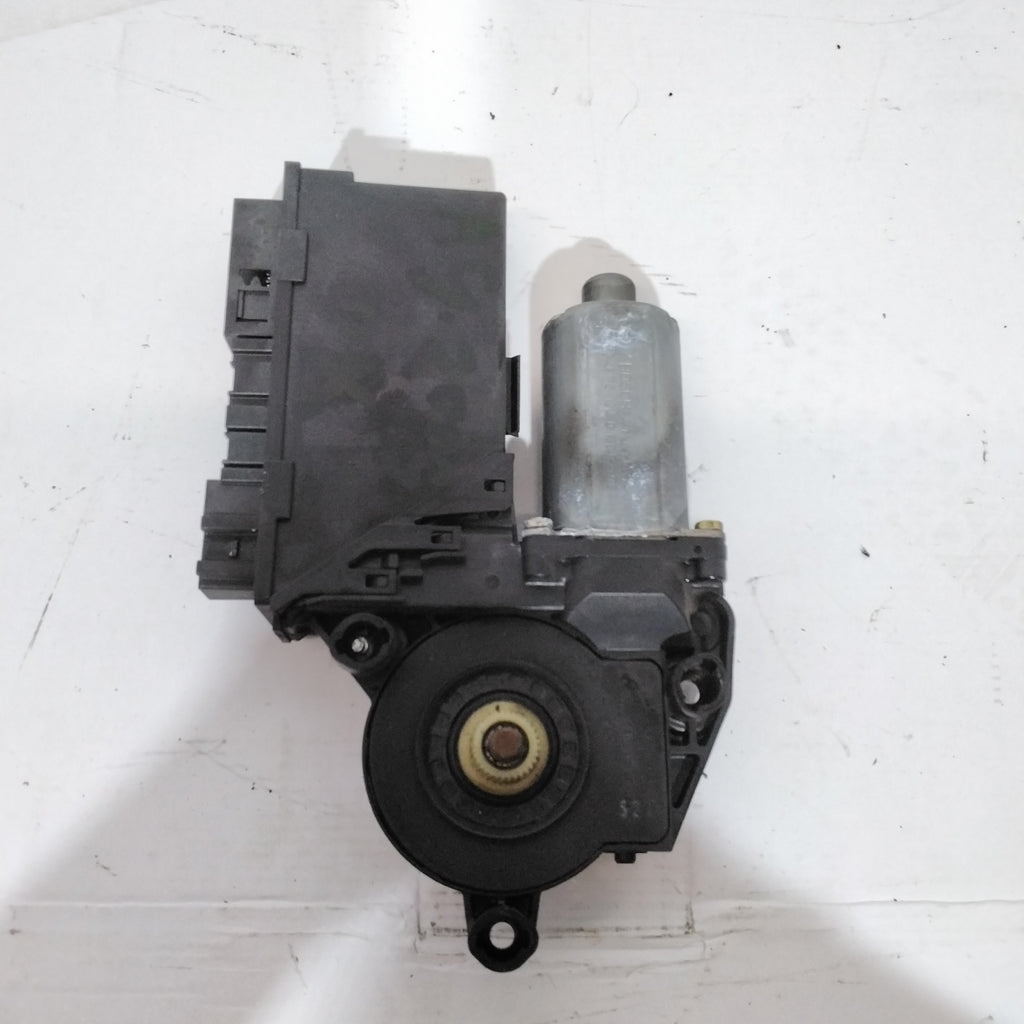 Motorino alzavetro anteriore destro audi A4 2003 cod: 9700105991106