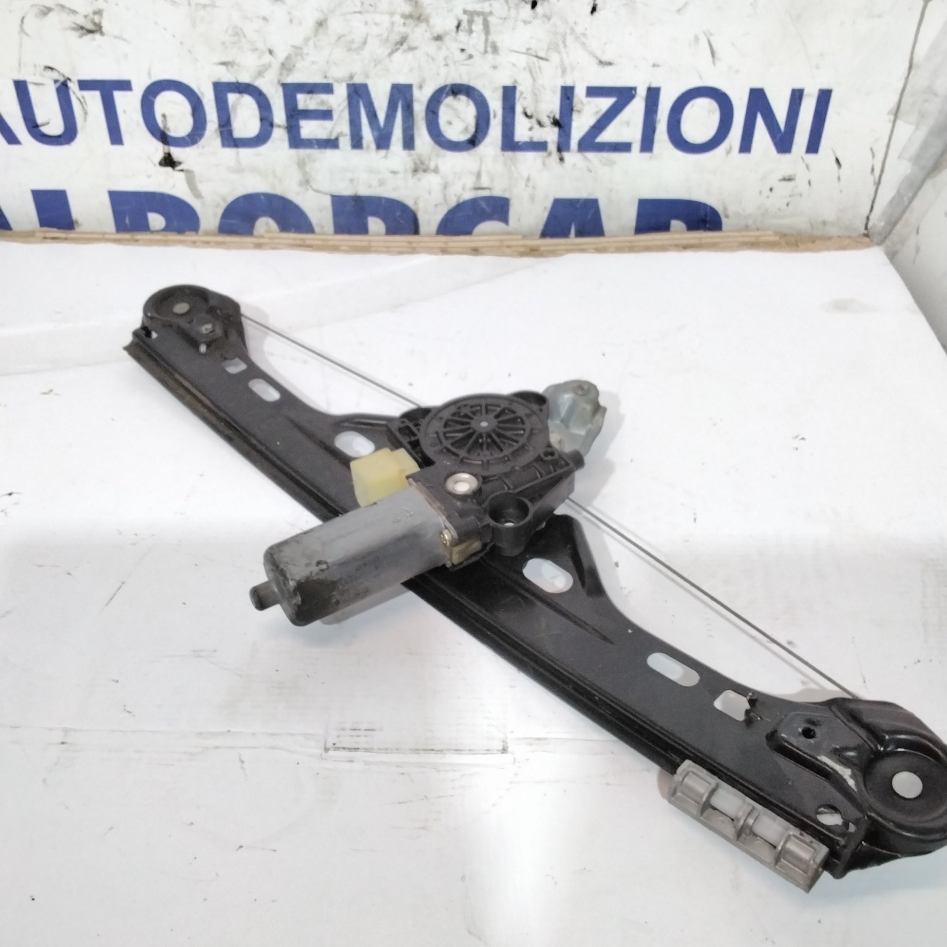 Alzavetro posteriore destro mercedes C 200 cod: A2038203042