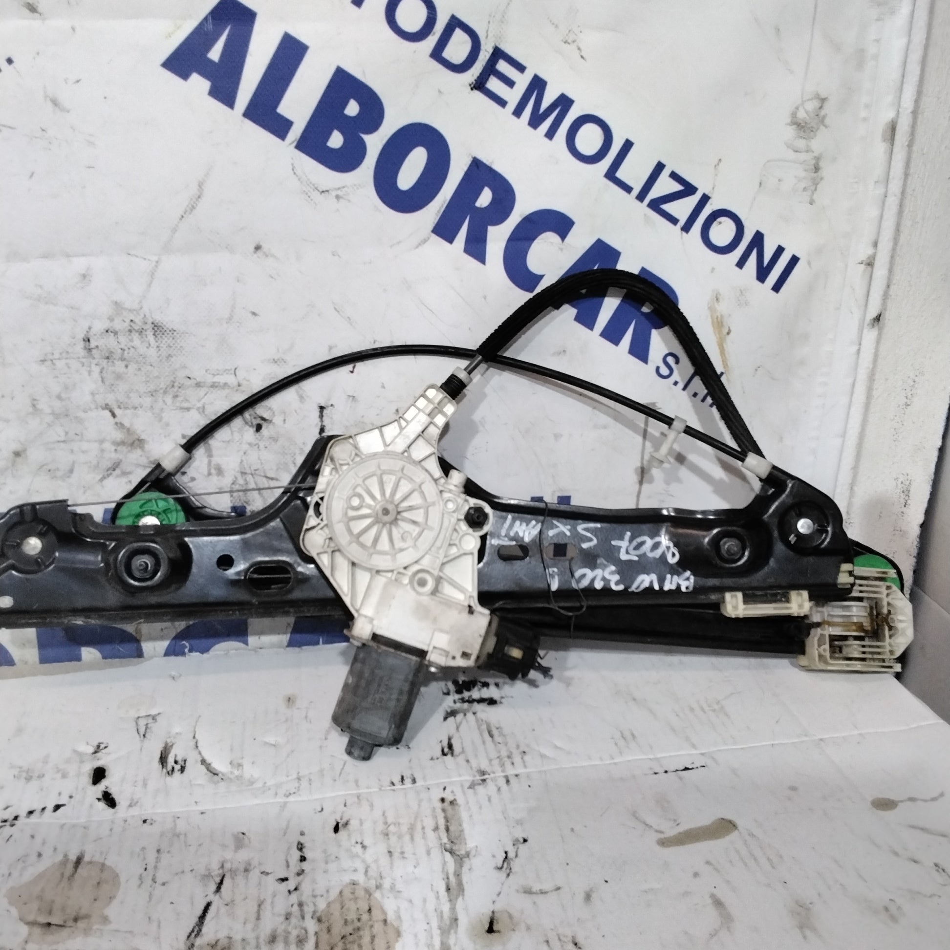 BMW 320D 2007 front left window regulator