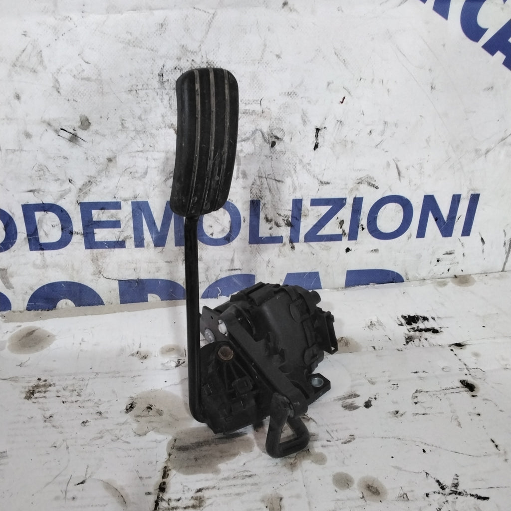 Pedal acelerador potenciómetro Renault Clio 2005 3 puertas cód: 8200699691