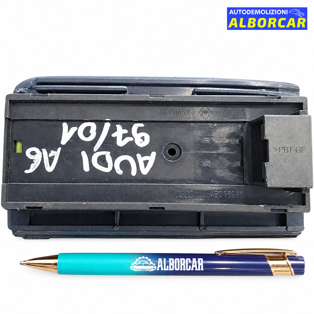Pulsantiera alzavetro anteriore sinistra Audi A6 su sfondo bianco con logo Alborcar, retro con codice