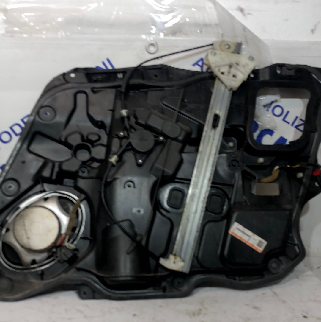 Alzavetro anteriore sinistro Mazda 3 2005/08  cod: CMO11760/GJ6A5958X