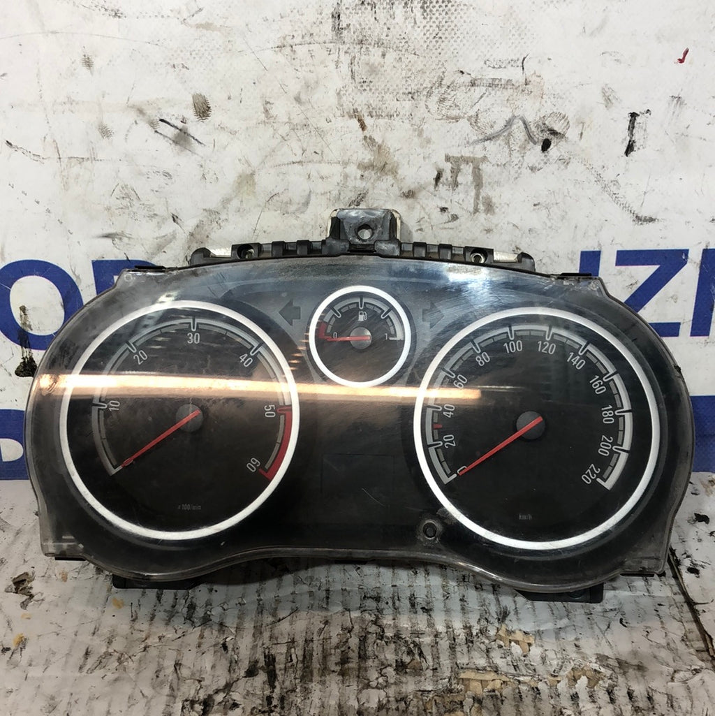 Cuadro de instrumentos/ cuentakilómetros Opel Corsa D 2009 código P0013312049