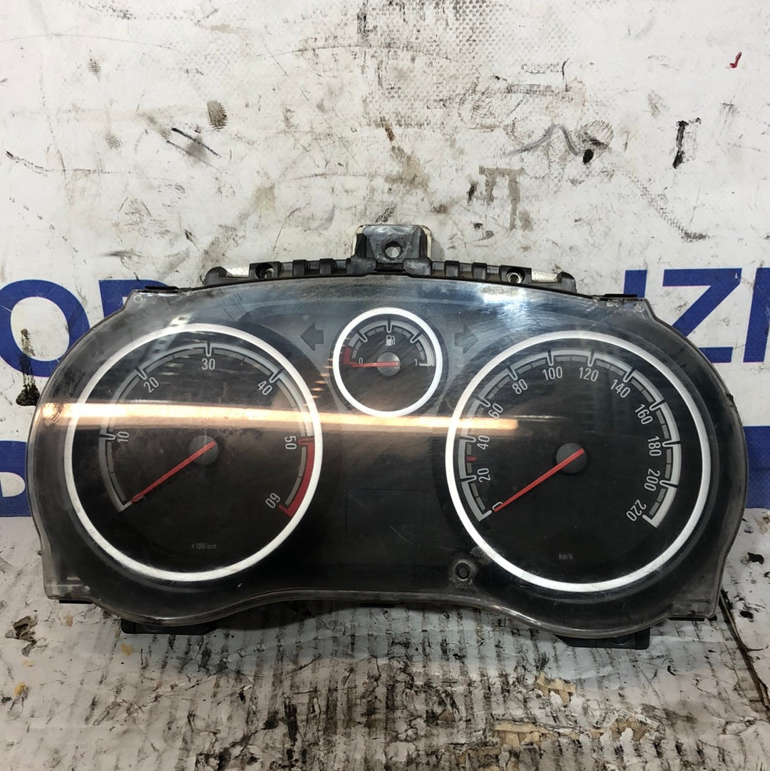 Cuadro de instrumentos/ cuentakilómetros Opel Corsa D 2009 código P0013312049
