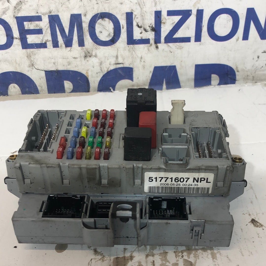 Centralina porta fusibili Fiat Doblô 1.6 benzina cod: 51771607