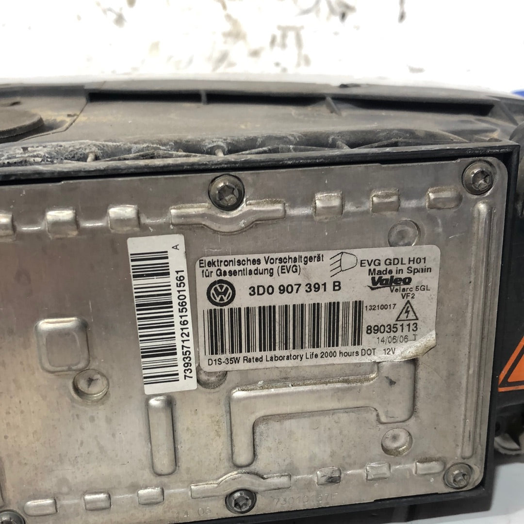 Faro derecho Volkswagen Touareg xenón 2006 cód: 89311941