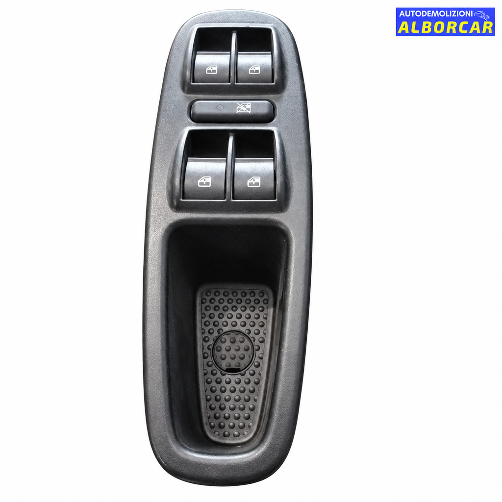 Pulsantiera alzavetro anteriore sinistra Fiat 500L su sfondo bianco con logo Alborcar