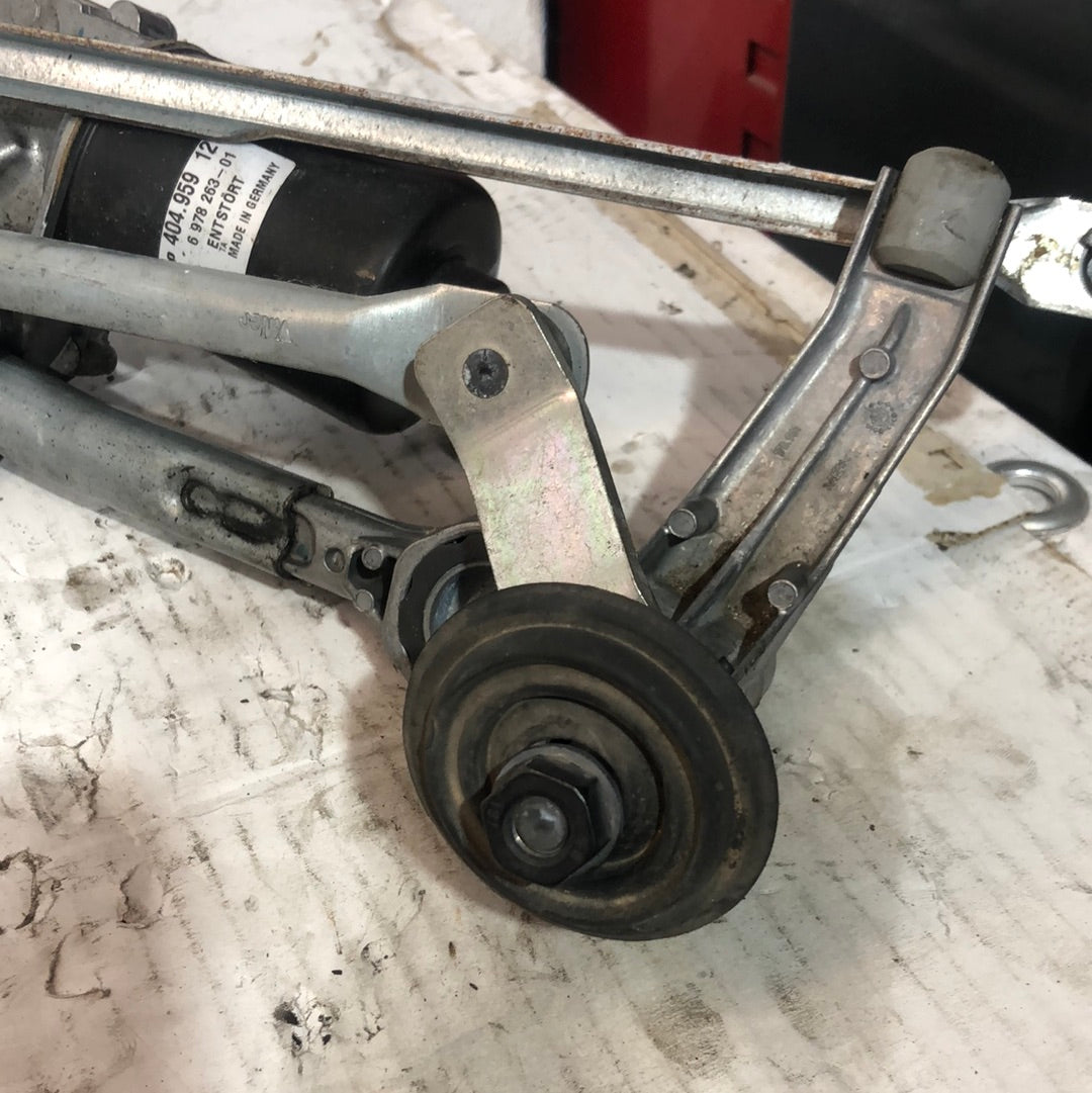 Wiper motor BMW 320D 2011 code: 404959
