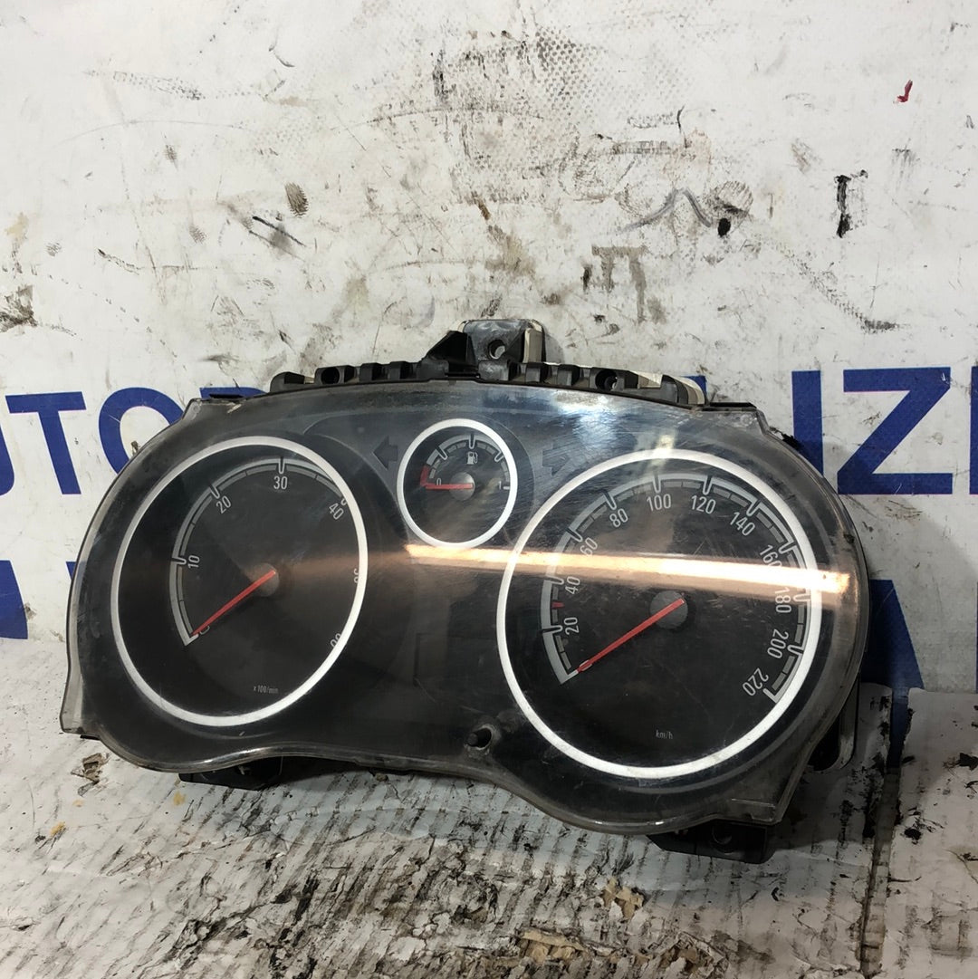 Cuadro de instrumentos/ cuentakilómetros Opel Corsa D 2009 código P0013312049
