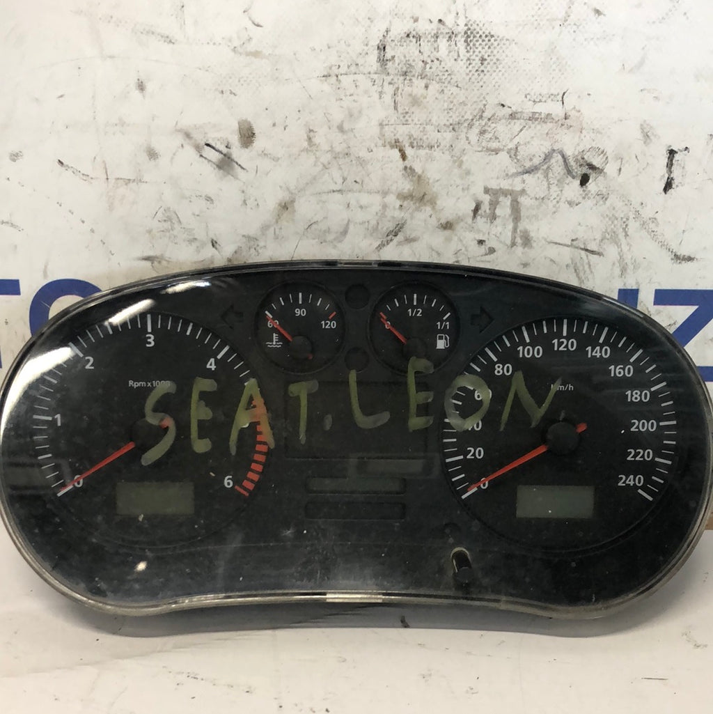 Quadro strumenti/ contachilometri Seat leon codice 88311292