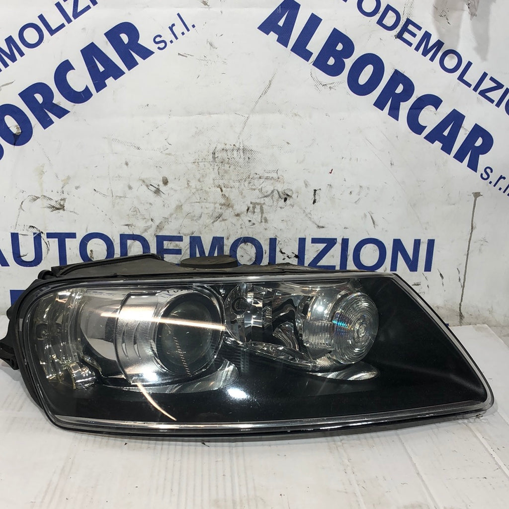 Faro derecho Volkswagen Touareg xenón 2006 cód: 89311941