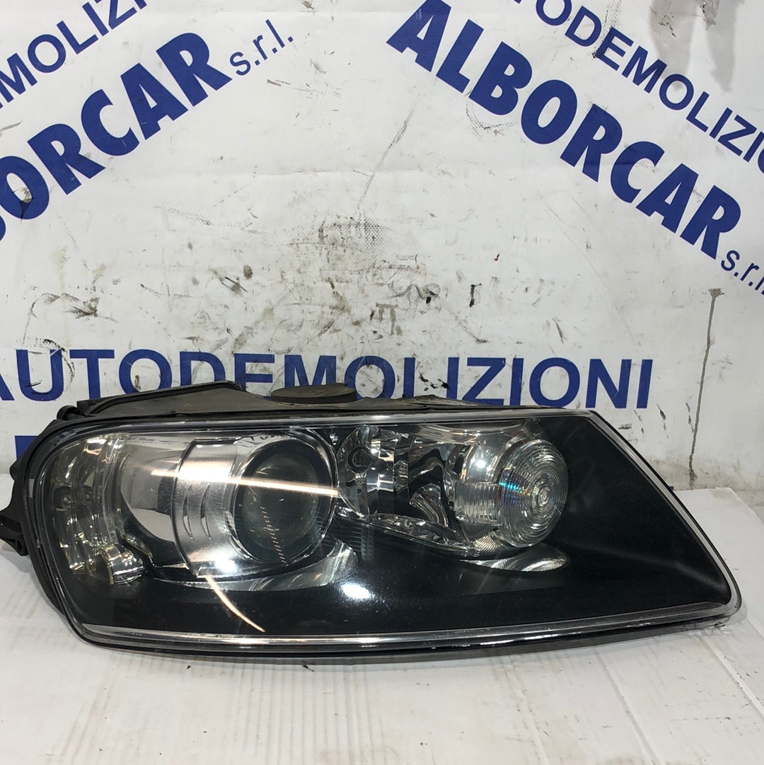 Faro derecho Volkswagen Touareg xenón 2006 cód: 89311941