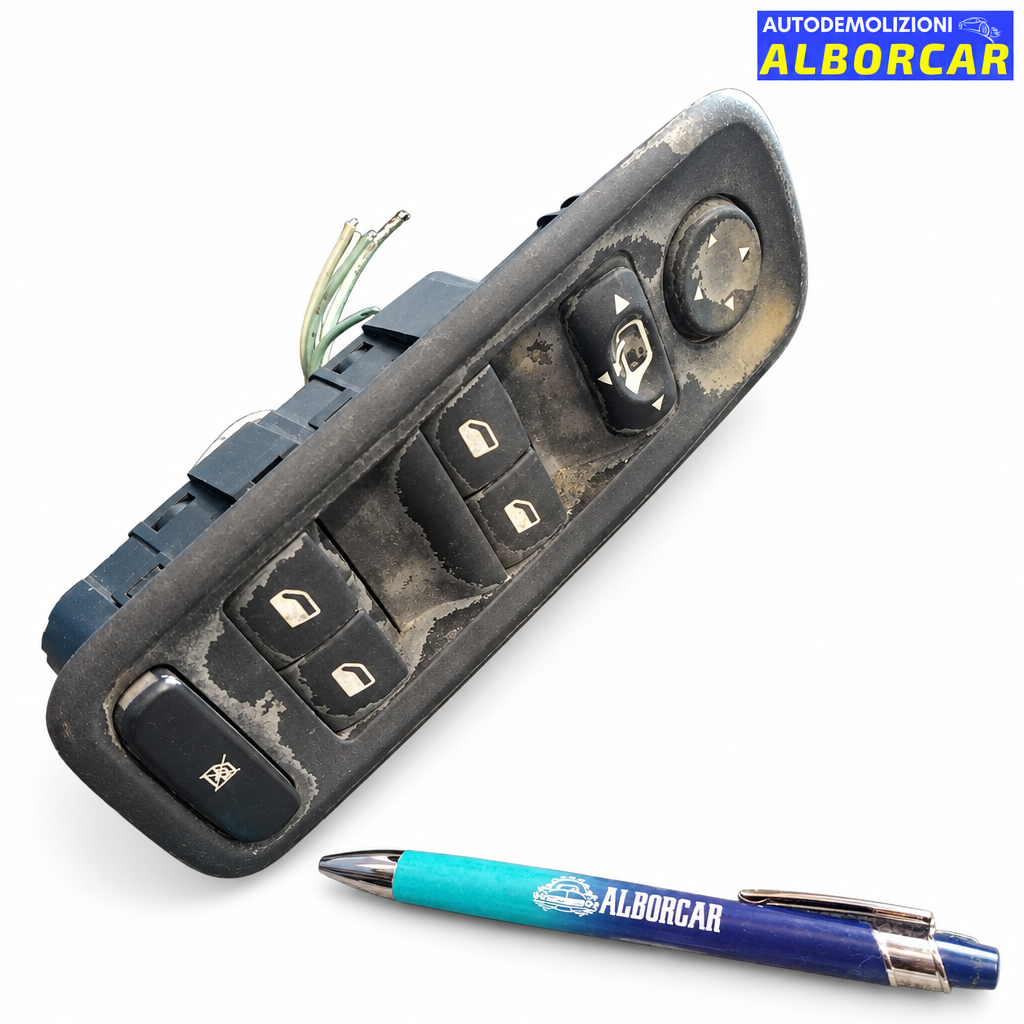 Pulsantiera alzavetro anteriore sinistra Citroen C8 su sfondo bianco con logo Alborcar