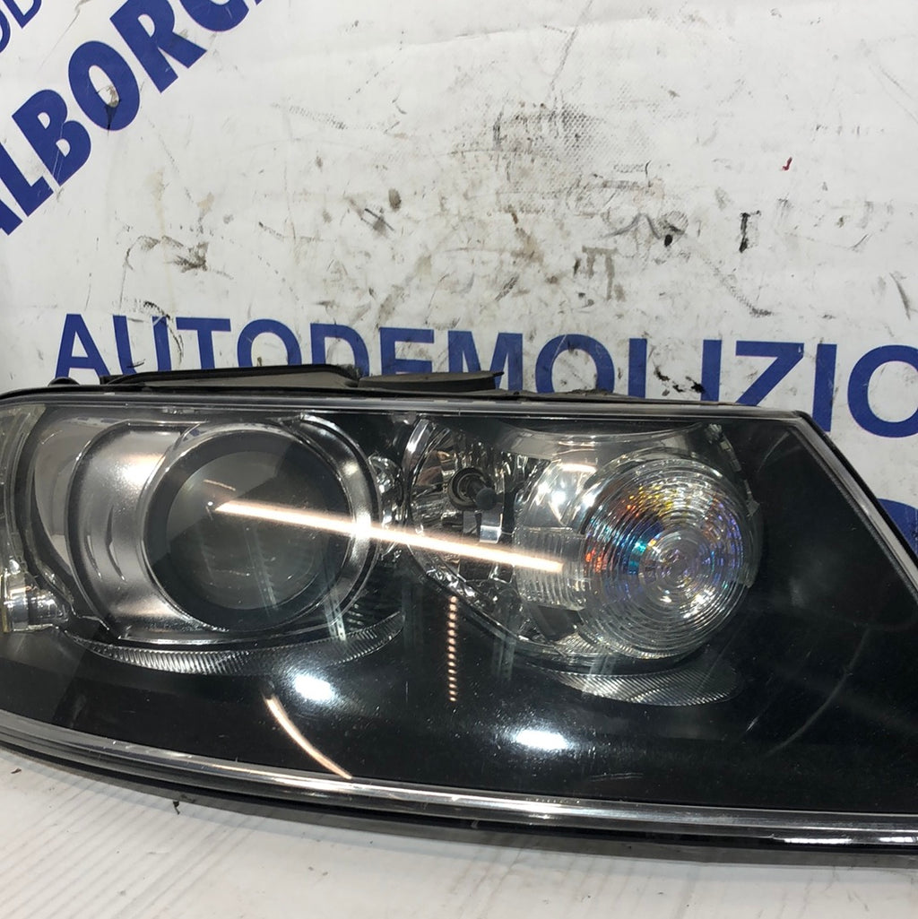 Faro derecho Volkswagen Touareg xenón 2006 cód: 89311941