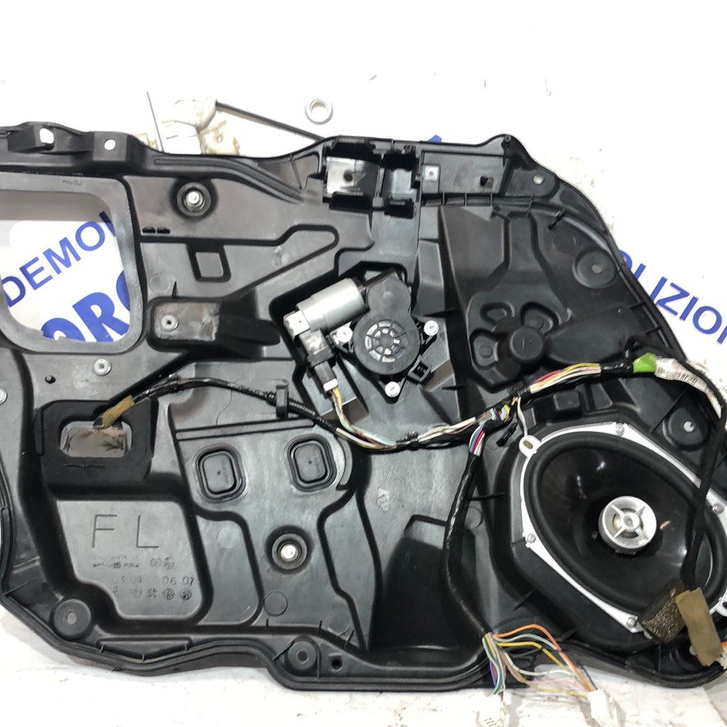 Alzavetro anteriore sinistro Mazda 3 2005/08  cod: CMO11760/GJ6A5958X