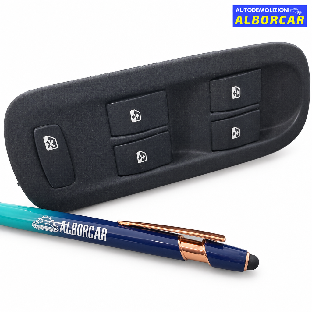 Pulsantiera alzavetro anteriore sinistra Renault Megane su sfondo bianco con logo Alborcar
