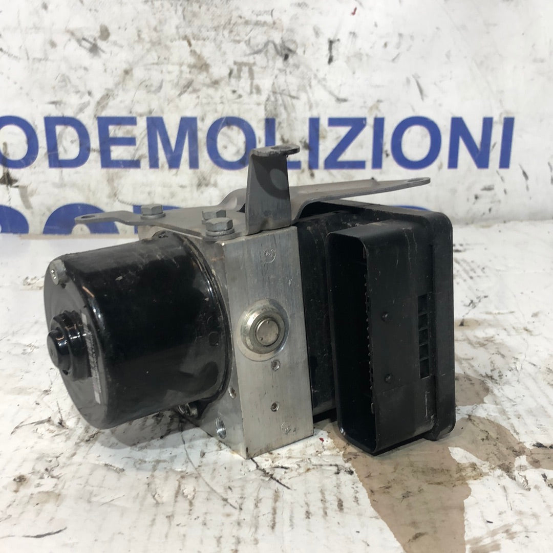 BMW 1 Series 118 ABS pump code: 34526772214-01