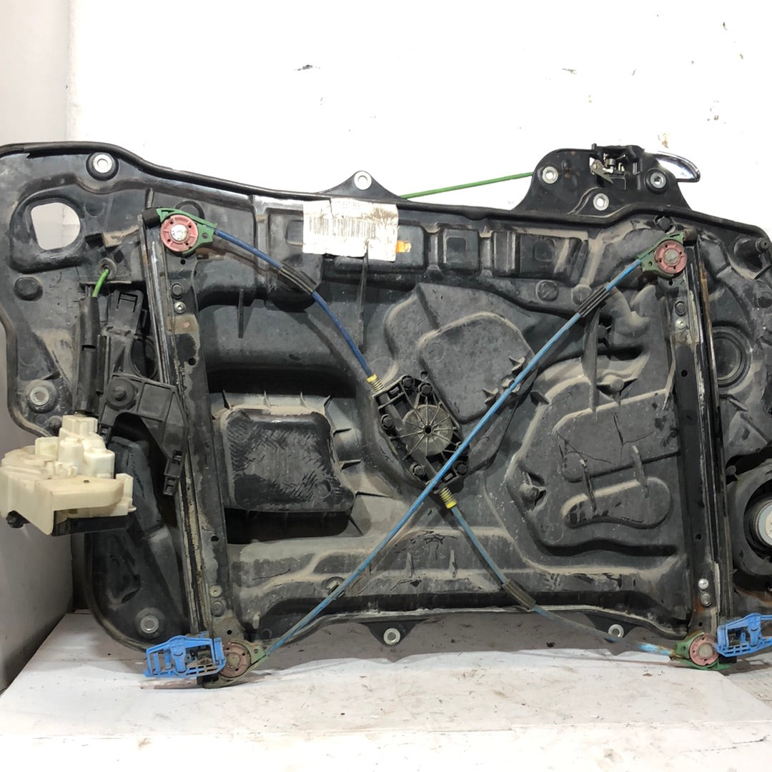 Alzavetro anteriore destro lancia y 2005