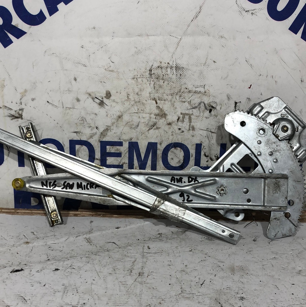 Alzavetro anteriore destro Nissan Micra 1992 codice 1198