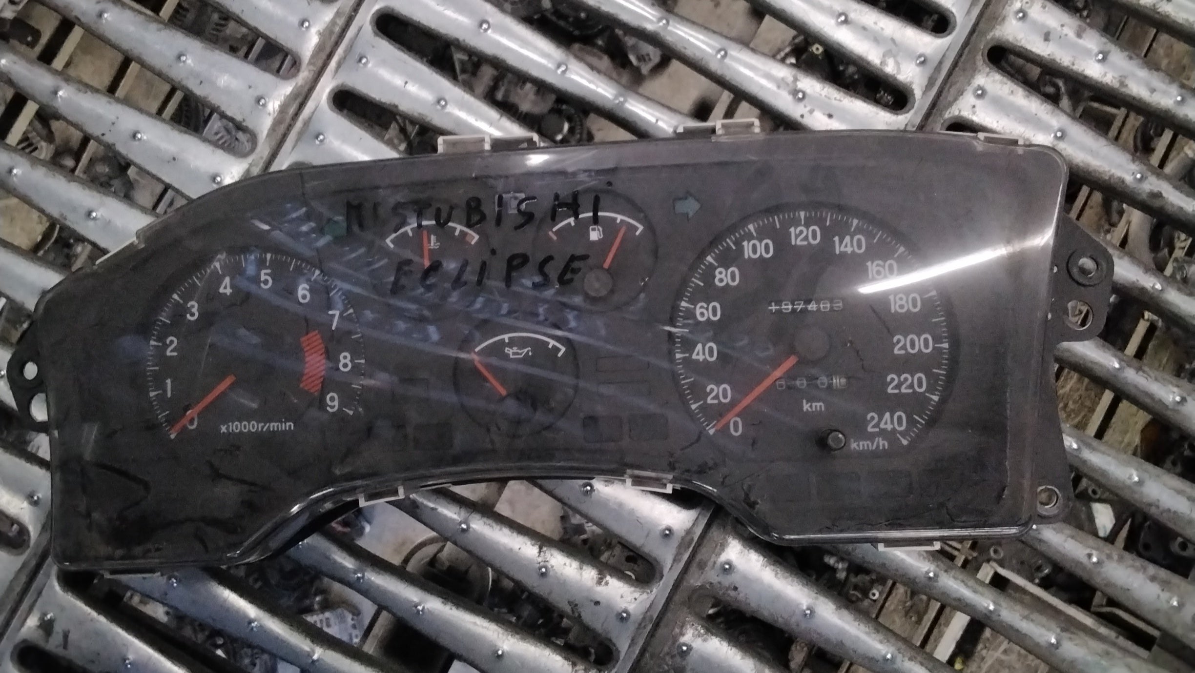 Quadro strumenti contachilometri mitsubishi eclipse codice MB680845