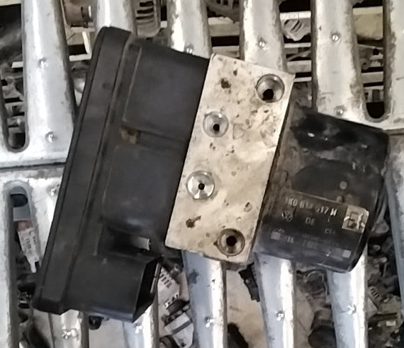 centralina pompa ABS volkswagen golf 5 2.0 tdi anno 2004 codice 1K0907379K