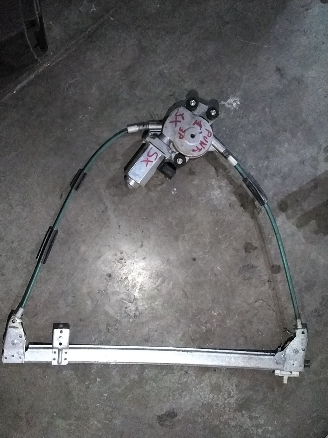 Motorino alzavetro sinistro fiat punto 3 porte codice 21590