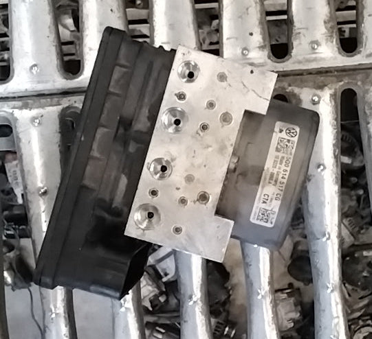 Pompa Centralina ABS volkswagen golf 7 1.6 tdi anno 2017 codice 500614517CG