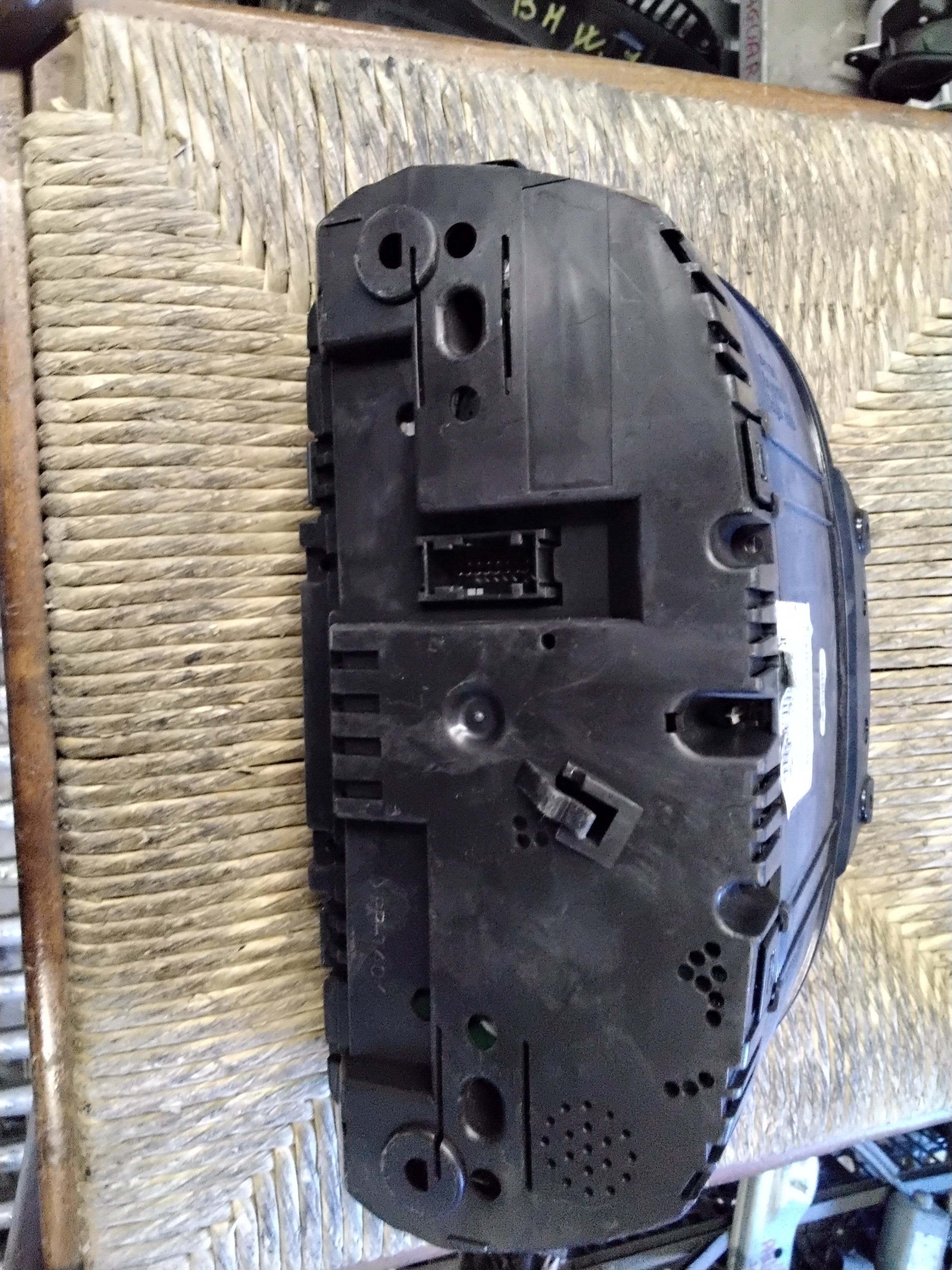 Quadro strumenti contachilometri bmw 118 codice 102495246