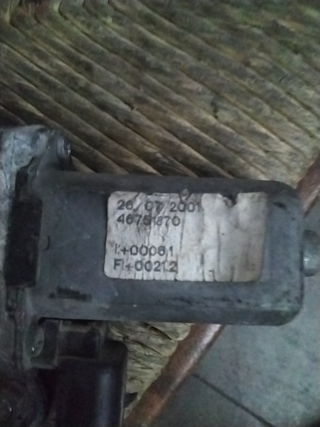 Alzavetro Afa Romeo 147