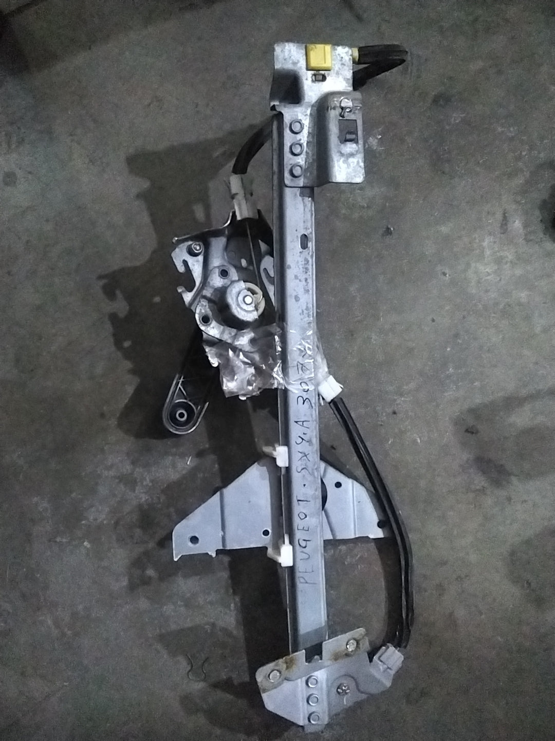 Alzavetro sinistro peugeot 307 codice 115280