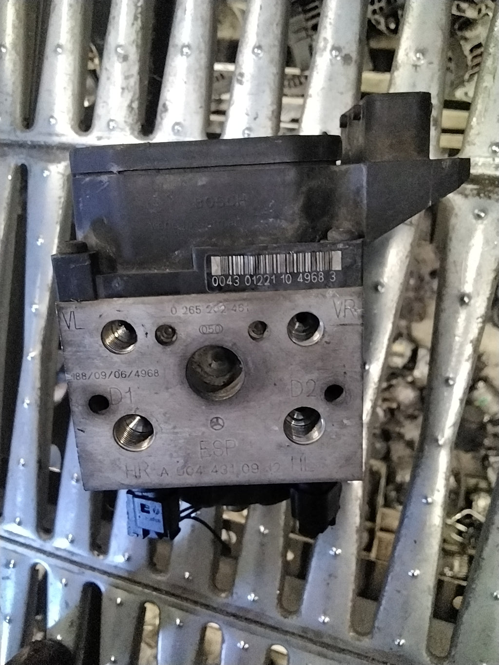 ABS pump control unit Mercedes A140 1.4 petrol year 2001 code 0265202461