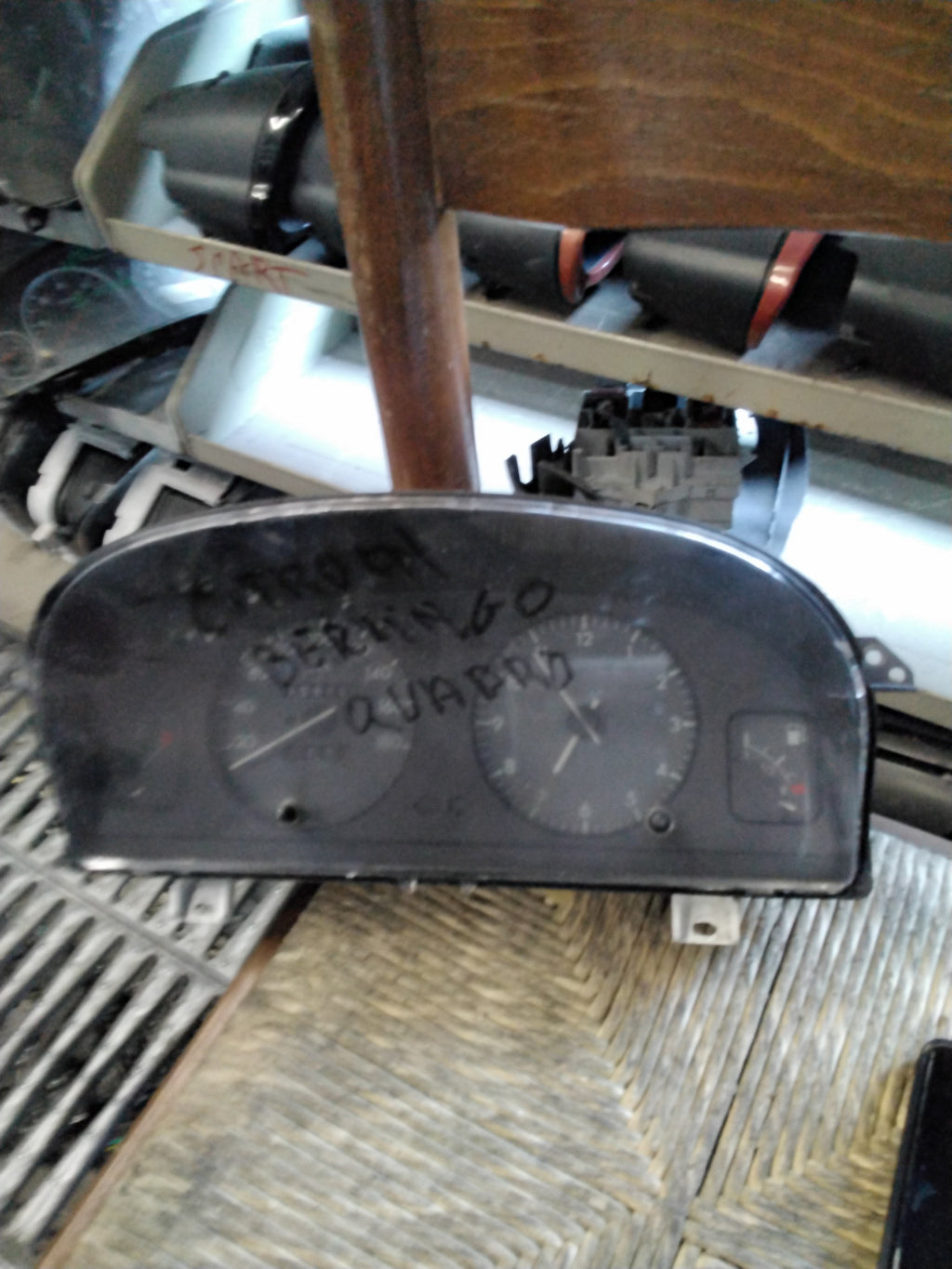 Quadro strumenti contachilometri citroen berlingo codice 9630166680