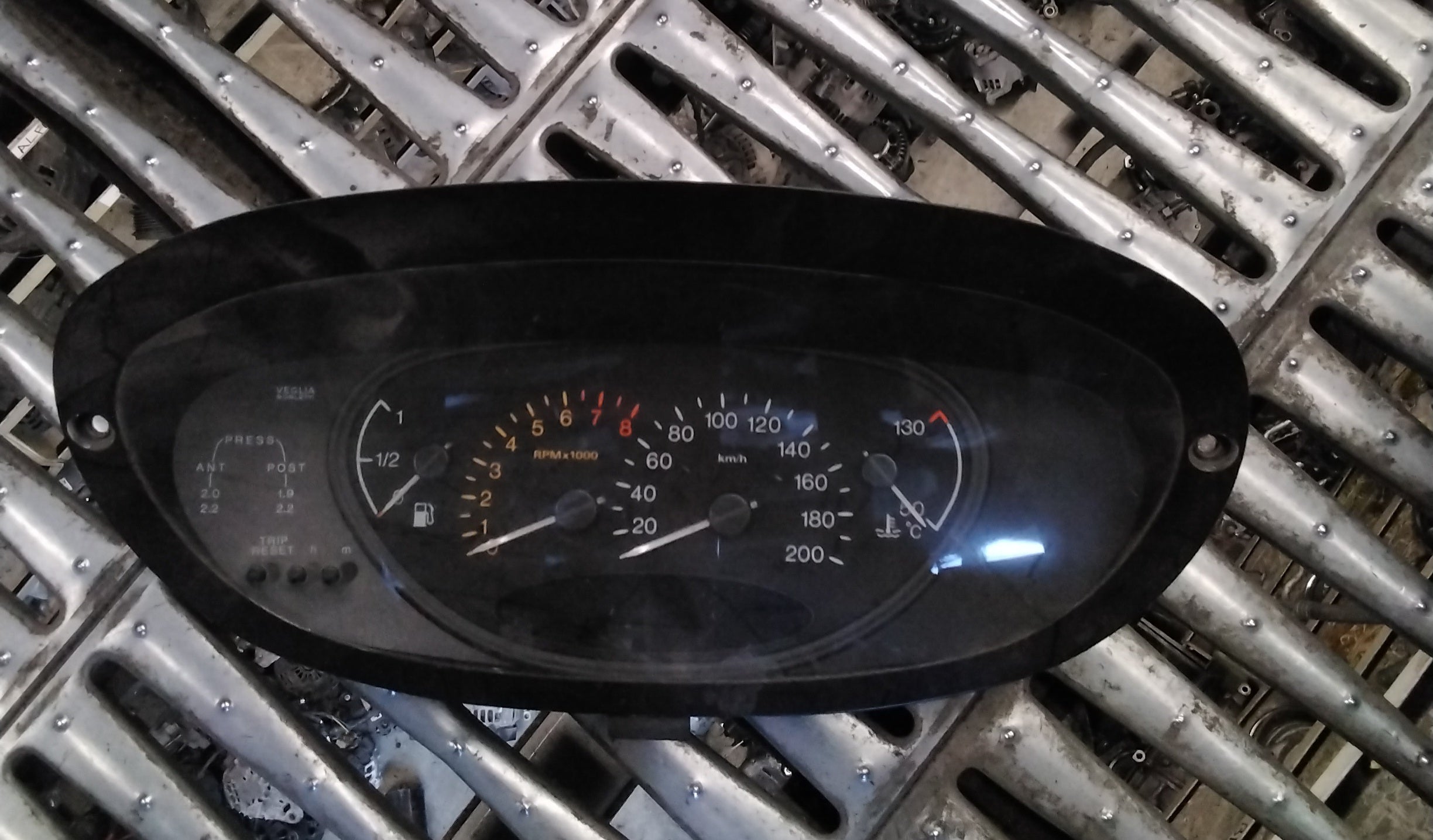 Quadro strumenti contachilometri lancia y codice 06061350170