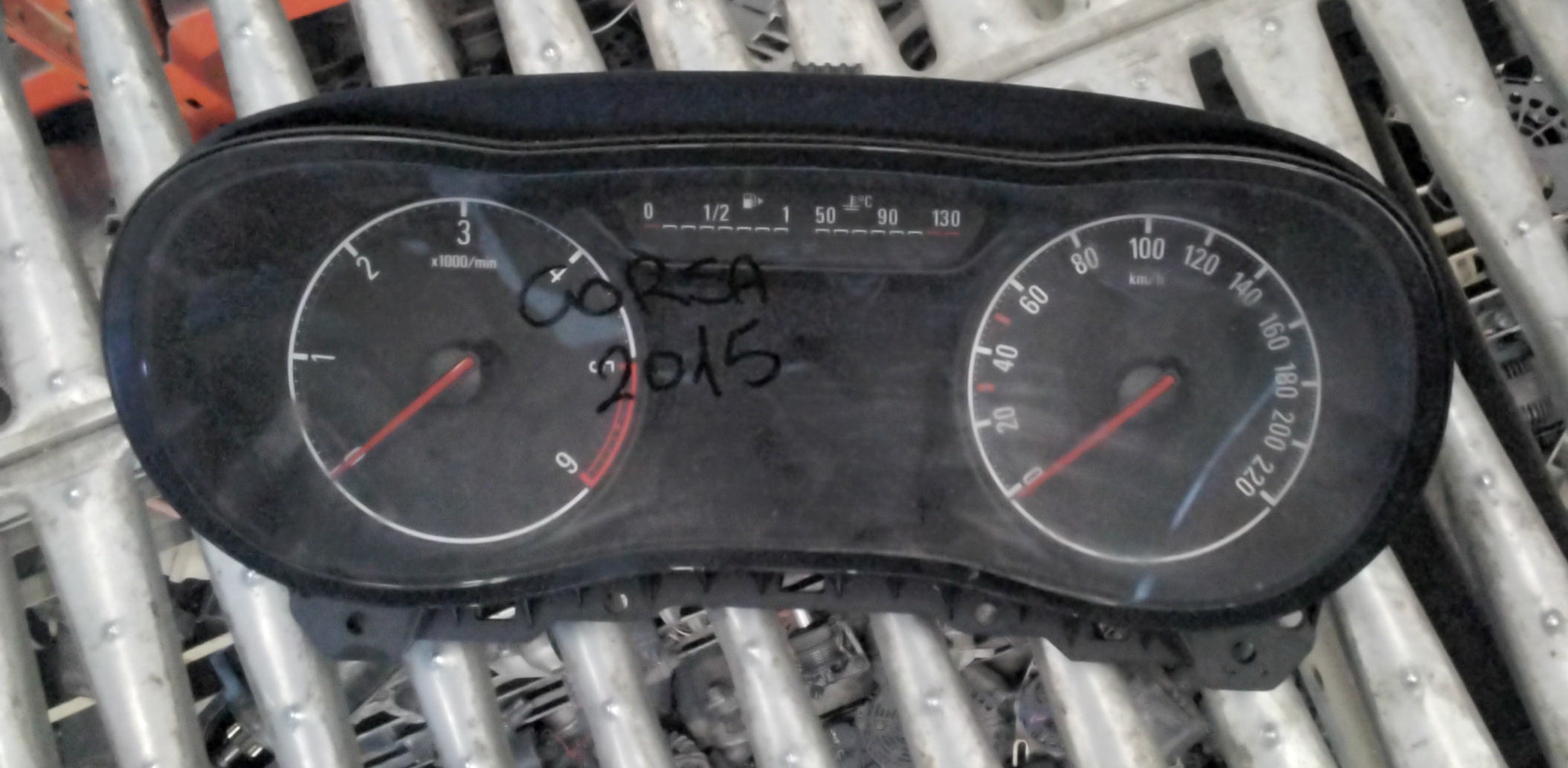 Quadro strumenti contachilometri opel corsa codice 39056367