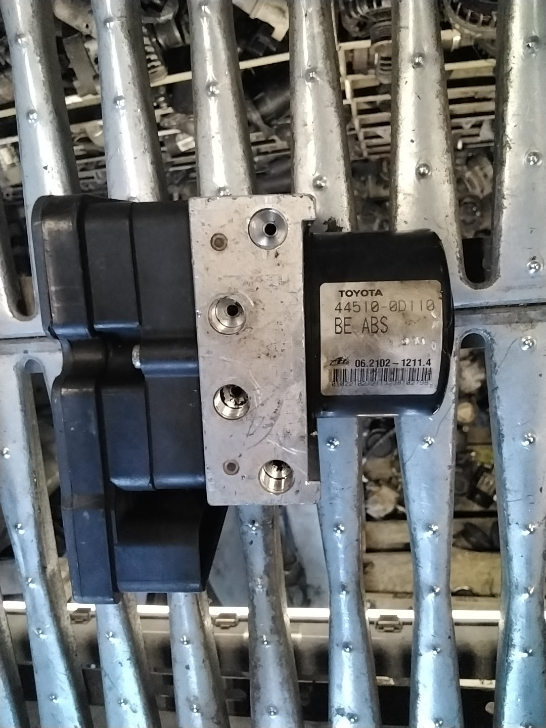 Centralina pompa abs Toyota Yaris codice 445100D110