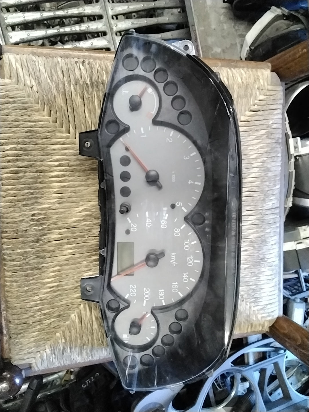 quadro strumenti contachilometri ford focus 1.8 tdci anno 2000 codice 98AP10841BC