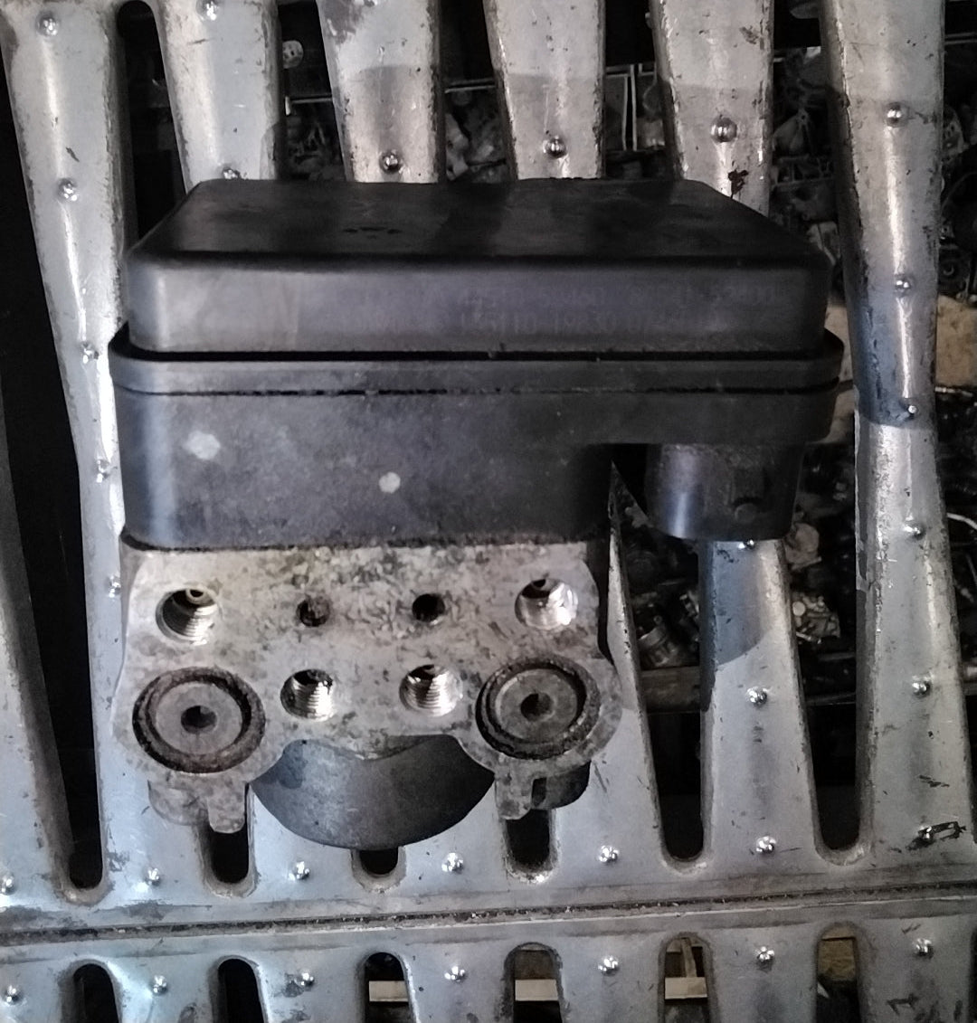 Centralina pompa abs Toyota Yaris anno 2007 codice 4451052460