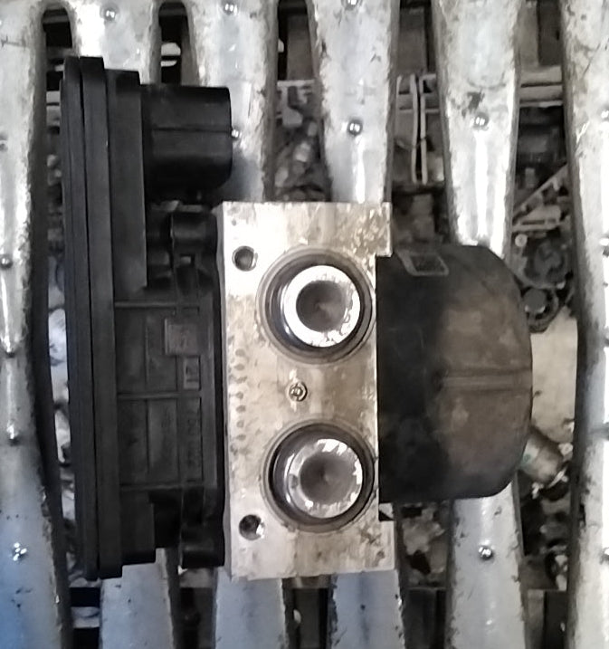 Centralina pompa abs Opel Vivaro codice 10091514493