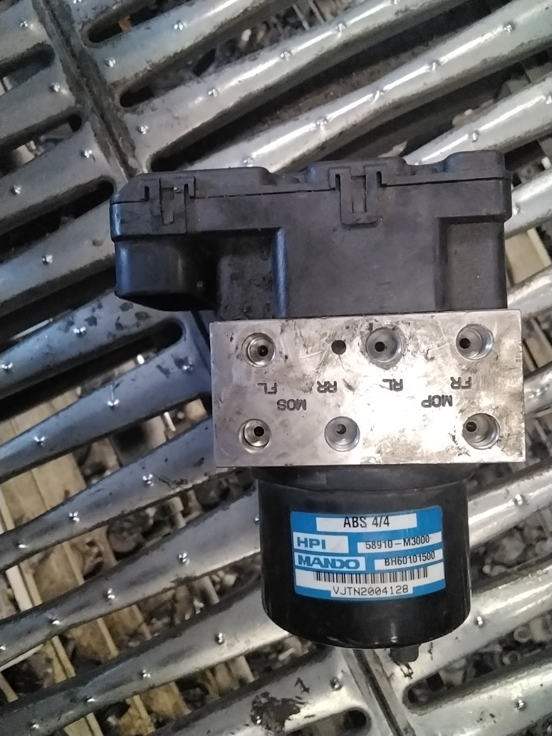 Pompa Centralina ABS mitsubishi santamo  2.0 diesel anno 2005 codice BH60101500
