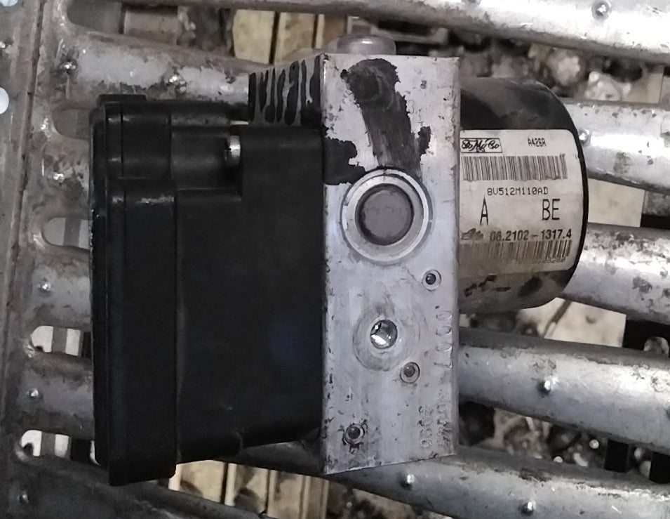 Pompa centralina abs ford fiesta 1.4 benzina anno 2010 codice 8V512M110AD